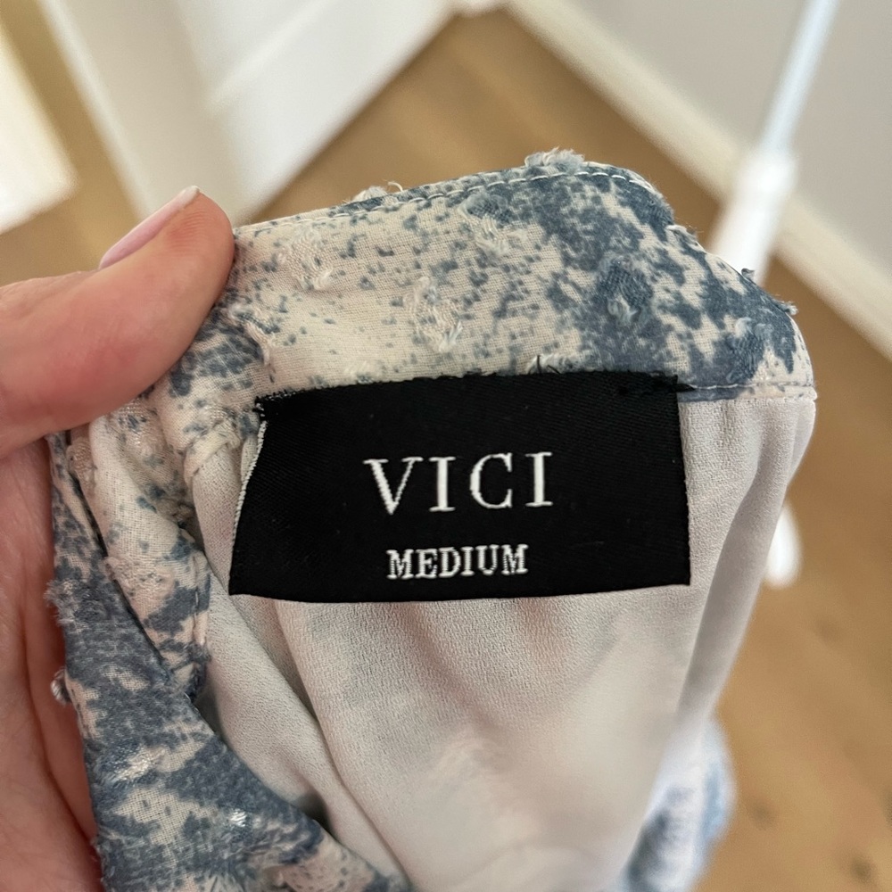 Vici Blue and White Patterned Dress - Picture 4 of 4
